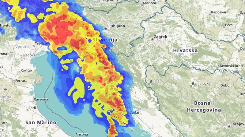 Pogledajte oblak koji je stigao! Prijete pljuskovi i grmljavina