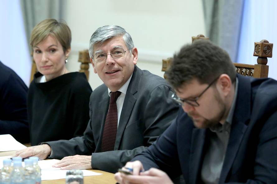 Zagreb: Odbor za ustav o sredstvima za rad politiÄkih stranaka