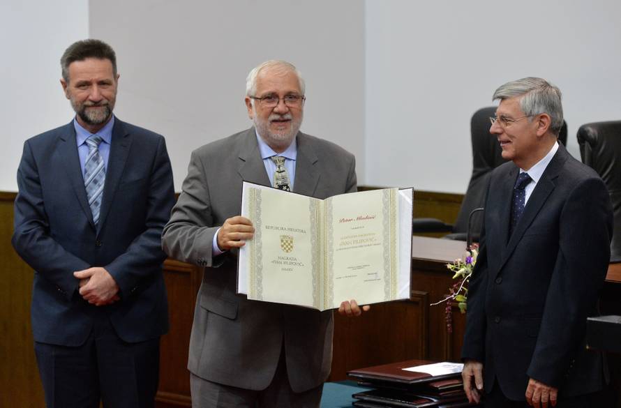 'Nije sve u materijalnom, vi ste za rad nagrađeni i duhovno...'