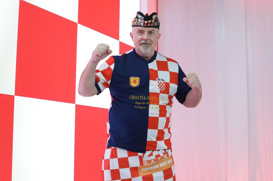 Engleska je laž da su Škoti škrti, a da sam dobio euro za svaku fotku sa mnom, bio bih bogat!