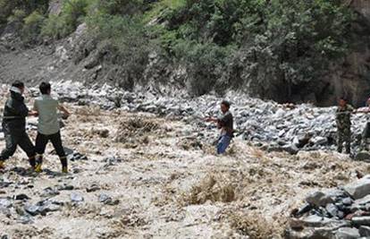 U Sečuanu oluje i poplave ubile 16 ljudi, 13 nestalih