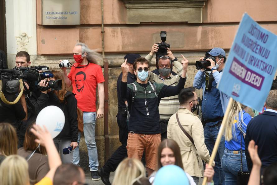 Prošao Hod za život, na ulice izašli i građani koji se protive