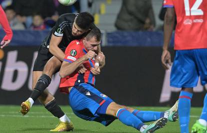 Dinamo je nakon velike drame pao u Češkoj! Sudac iz Grčke 'modrima' poništio penal i gol!