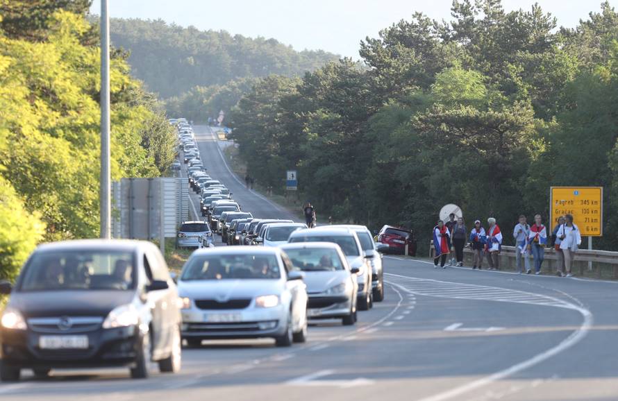 Dicmo: Kolone auta nakon završetka koncerta u Sinju