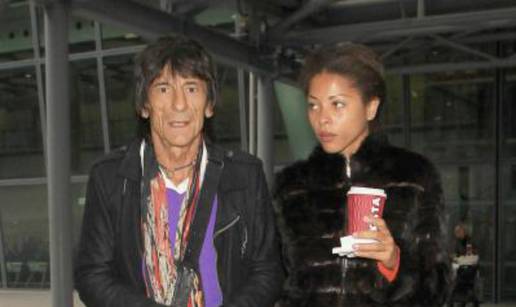 Roker Ronnie Wood i Brazilka Ana Arajuo prekinuli su vezu