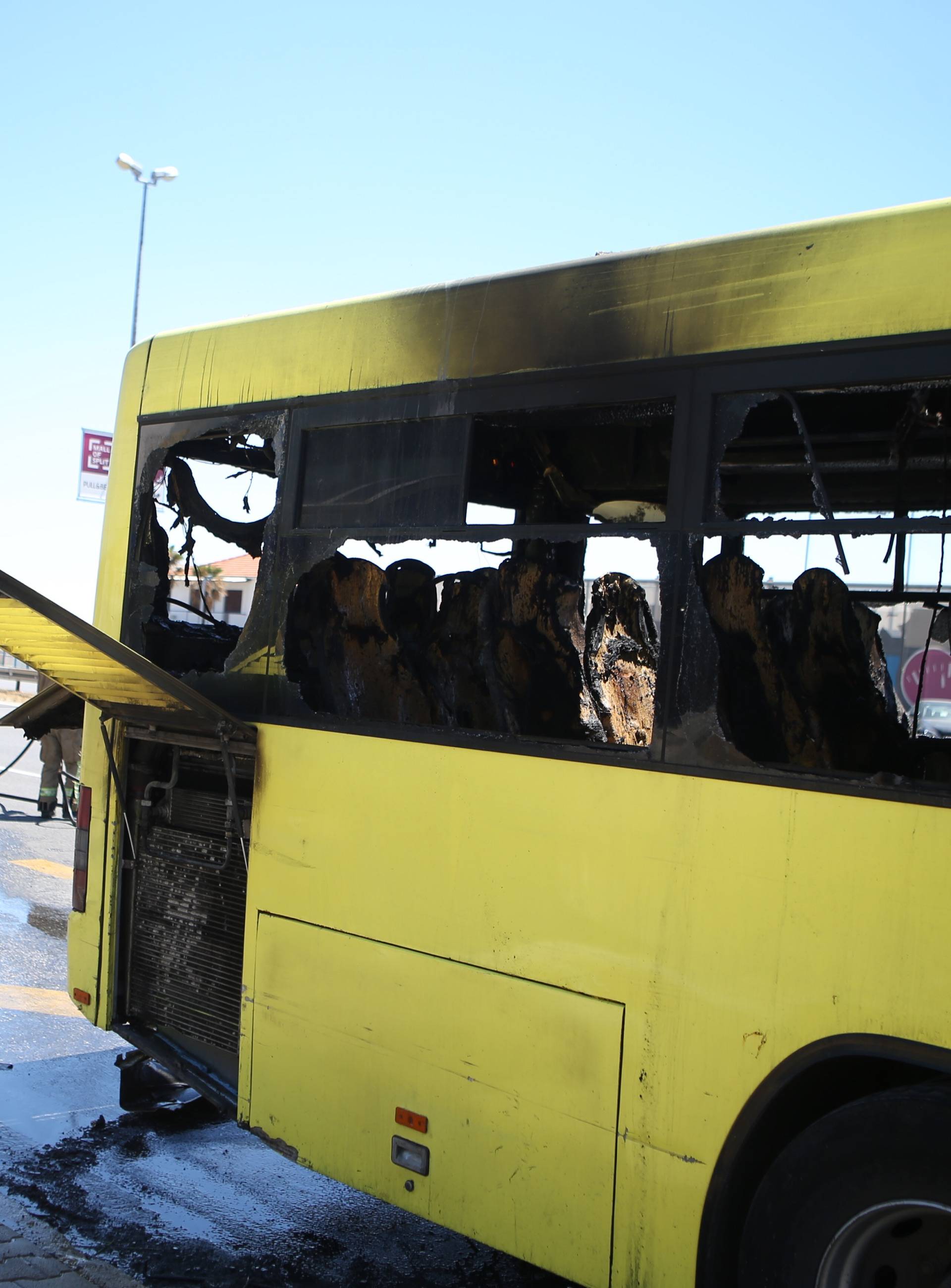 Buktinja u Splitu: 'Bježite svi van, cijeli autobus će izgorjeti!'