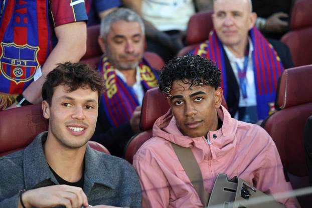 Živčani realovci, Bellingham u nesvijesti, pjevačica navijala za Barcelonu. El Clasico u 100 fotki