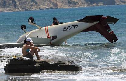Grčka: Cessna se srušila u more, a turisti promatrali