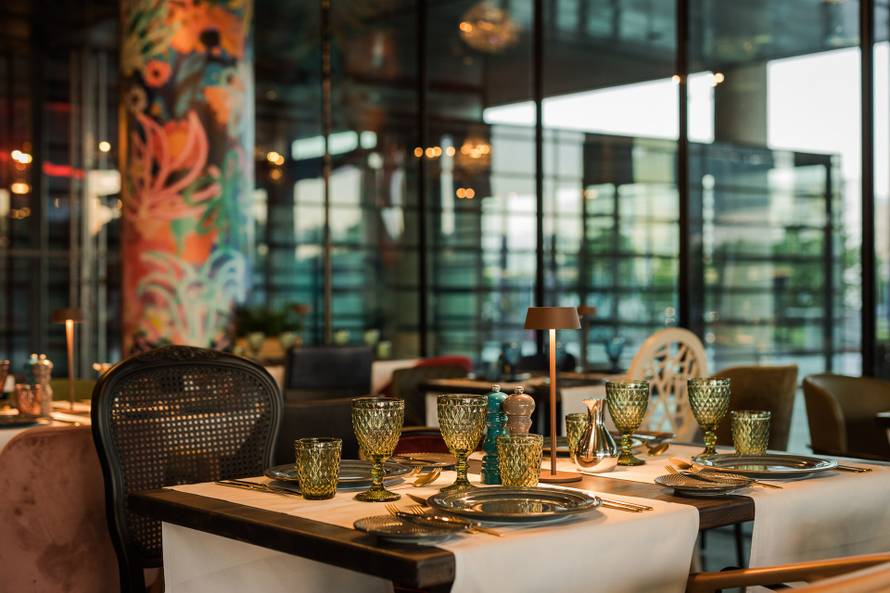 Bili smo na otvorenju Bar&Ton Rougemarin bistroa u MSU-u: Evo kakve vas delicije očekuju