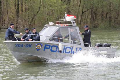 Sisak: Traže muškarca koji je s mosta skočio u Kupu