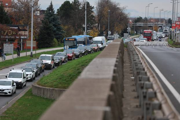 Zagreb: Velike gužve zbog zatvaranja prometnica u blizini zgrade Vjesnika