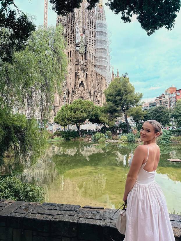 FOTO Prava bomba iz teretane: Naša fitness instruktorica blista u uskim outfitima za trening