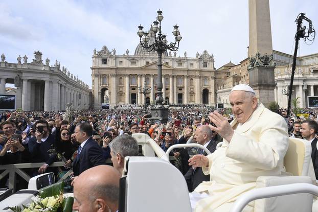 ITALY - POPE FRANCIS CELEBRATES THE HOLY MASS OF PALMSIN SAINT'S PETER'S SQUARE AT THE VATICAN  - 2023/4/2