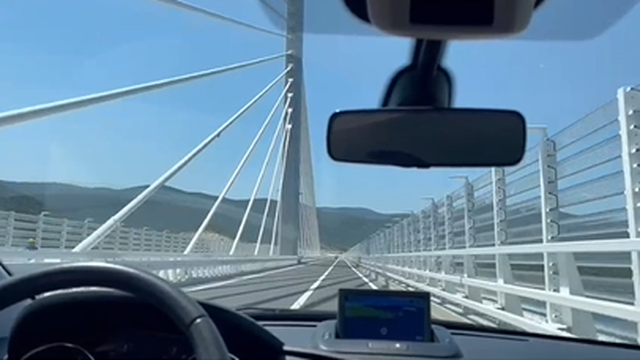 VIDEO Vozili smo se Pelješkim mostom i ispod njega: 'Izgleda spektakularno i monumentalno'
