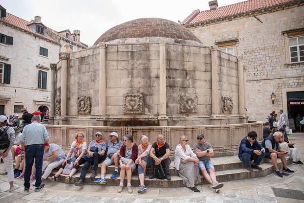 Dubrovnik: Turisti u obilasku povijesne jezgre grada