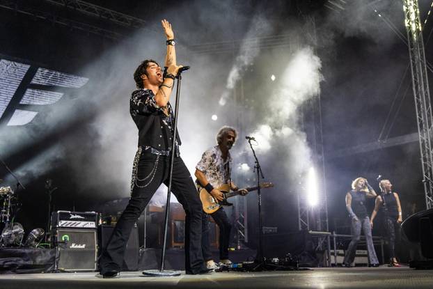 Pula: Parni valjak održao koncert u prepunoj Areni 