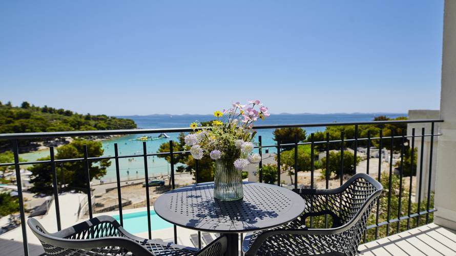 Iscrpljeni od posla? Maštate o savršenom odmoru? Pobjegnite u Colentum Resort Murter!