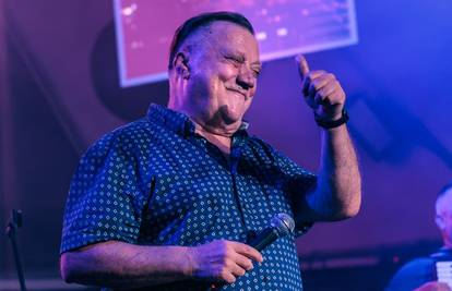 Dirljiva priča o Halidu Bešliću: 'On i supruga napunili su starici kolica, račun je bio jako velik...'