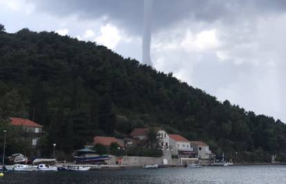 Turisti u panici: Jaka pijavica krenula s mora prema Orebiću