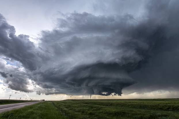 Beautiful,Supercell,And,Tornado,In,The,Great,Plains