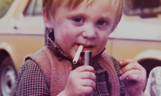 Zna&scaron; li tko sam? Trebao je biti hokeja&scaron;, ali te&scaron;ka ozljeda noge odvela ga je prema glazbi...