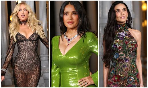 FOTO Grudi na 'izvolte': Salmi skoro ispale iz haljine, a Demi se sve vidjelo kroz &ccaron;ipku...