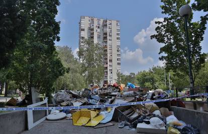 Glomazni otpad u Travnom se gomila, a nikako da ga odvezu