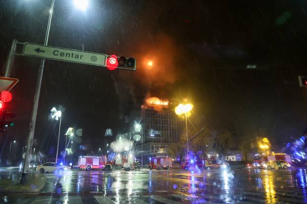 Zagreb: Pozar u Vjesnikovom neboderu