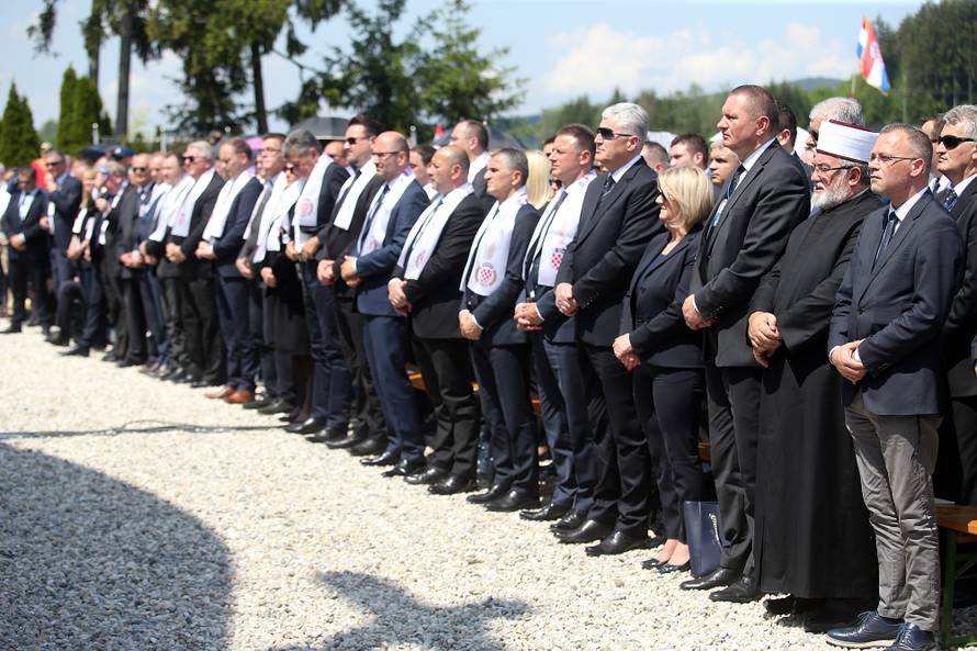 Jandrokovića izviždali: Ovdje smo da odamo počast žrtvama