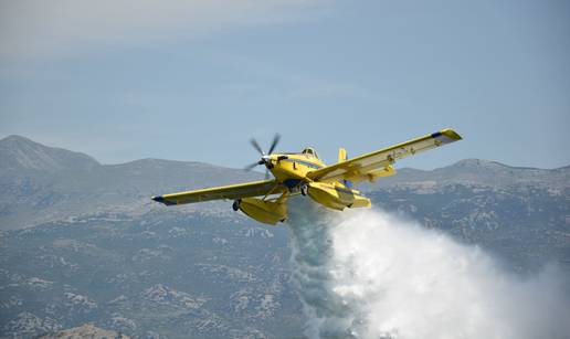 Vatrogasci ugasili požar pokraj Tisnog, pomogao i airtractor