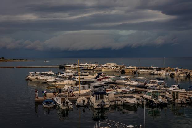 Novalja: Dolazak olujnog nevremena nad Novalju