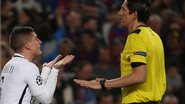 Paris Saint-Germain's Marco Verratti gestures to referee Deniz Aytekin after he awarded a penalty to Barcelona