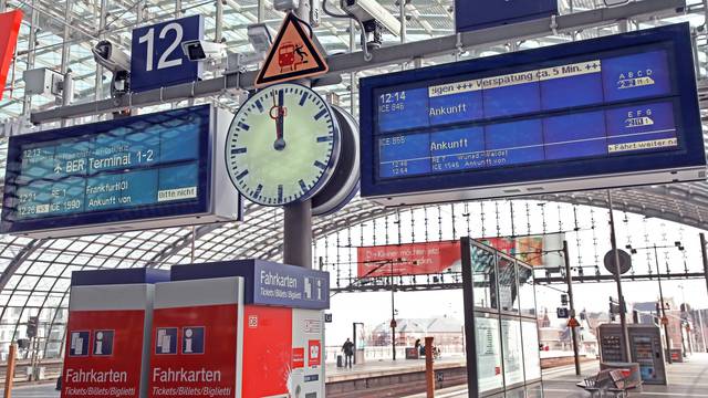 Nijemci zabranili vožnju vlakom svima koji ne žele nositi maske