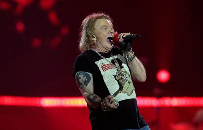 Axl Rose optužen za seksualno zlostavljanje, bivša manekenka tvrdi: 'Vezao me i bacio na pod'