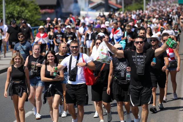 Zagreb: Tisuće fanova Thompsona prolazi Mostom mladosti koji je zatvoren za promet