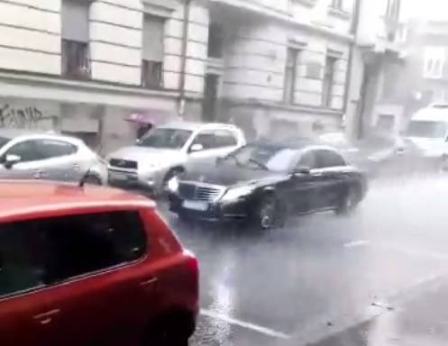 Jaka kiša i grmljavina: Snažno nevrijeme zahvatilo je Zagreb