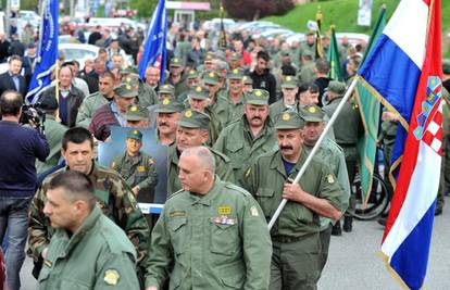 Tisuću branitelja mimohodom u Zagrebu podržalo je generale