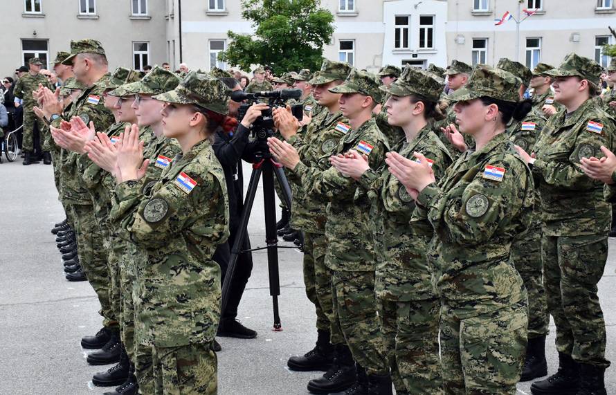 Detalji vojnog roka: Bit će u tri vojarne, a plaća je 1100 eura