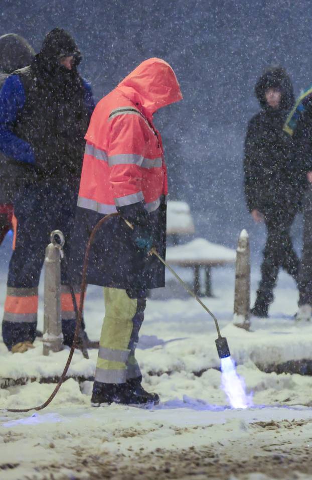 Zagreb: Brenerom odmrzavali tračnice ne bi li uspostavili tramvajski promet