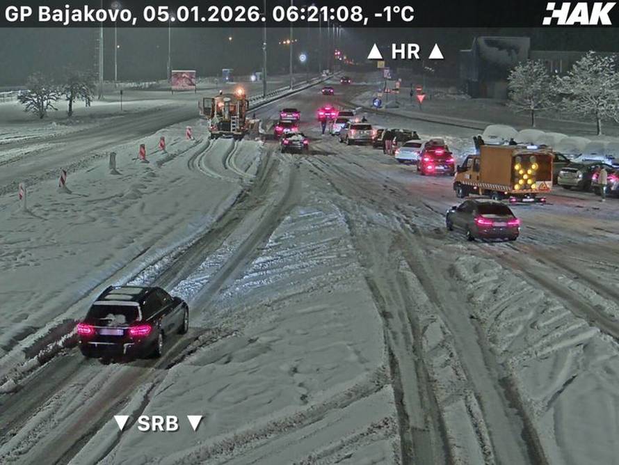 FOTO  Snijeg pada u Zagrebu, A1 zatvorili kod Sv. Roka zbog sudara. Ovako izgledaju ceste