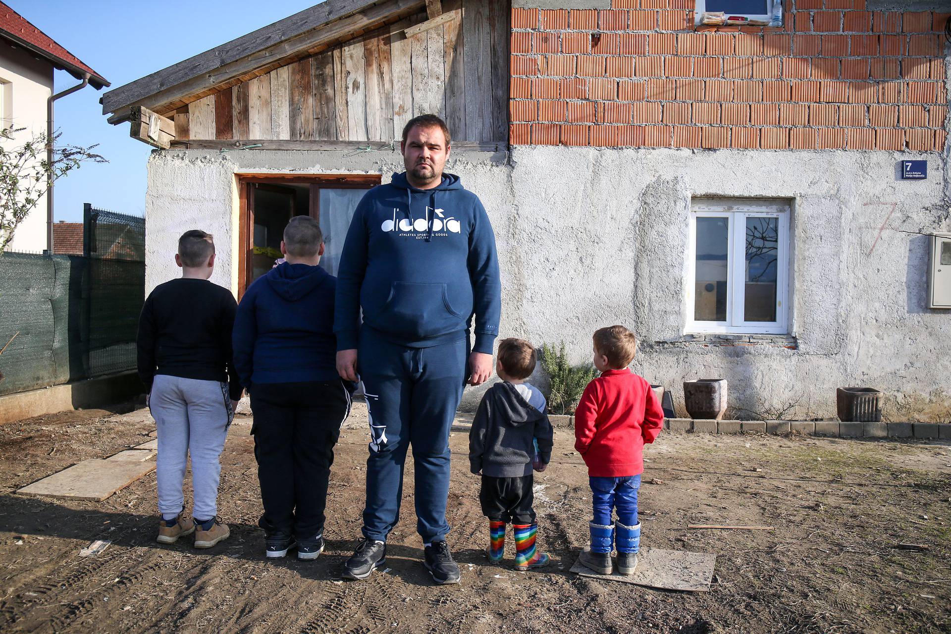 Samohrani otac četvero djece i dalje treba pomoć: 'Neki su se javili da će pomoći pa odustali'