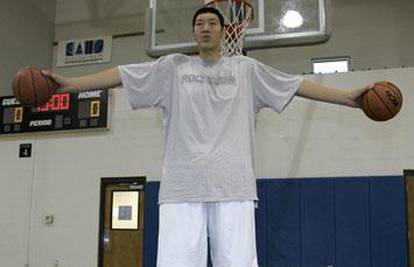 Novi kineski div: Mingming bi NBA s 236 centimetara