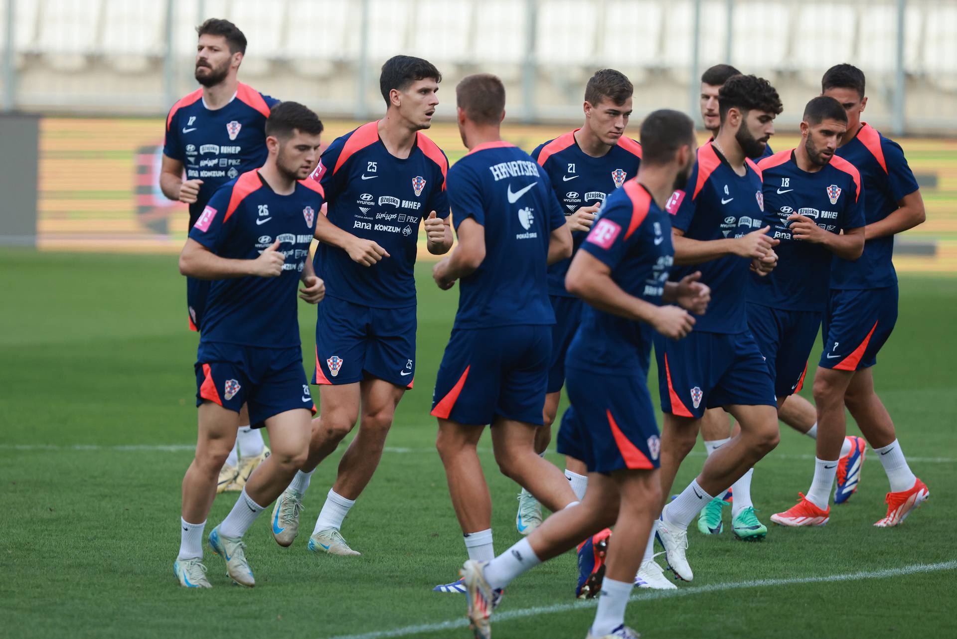 Osijek: Trening nogometne reprezentacije na glavnom travnjaku stadiona Opus Arena