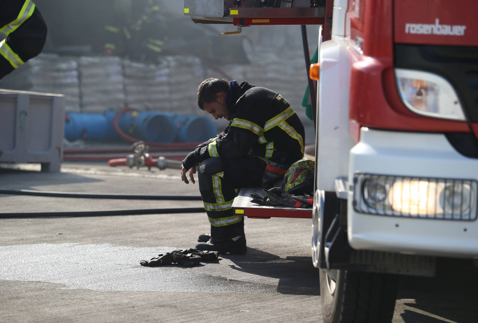 Kaštel Novi: Vatrogasci ugasili požar u tvornici za preradu ribe