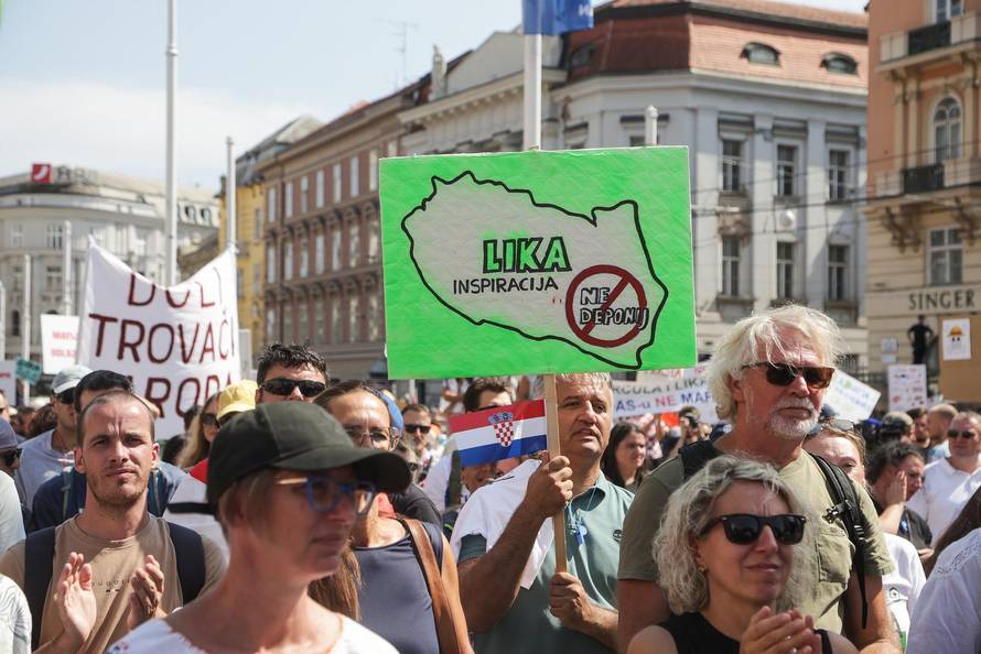 Tisuće prosvjednika preplavile središte Zagreba zbog otpada u Lici