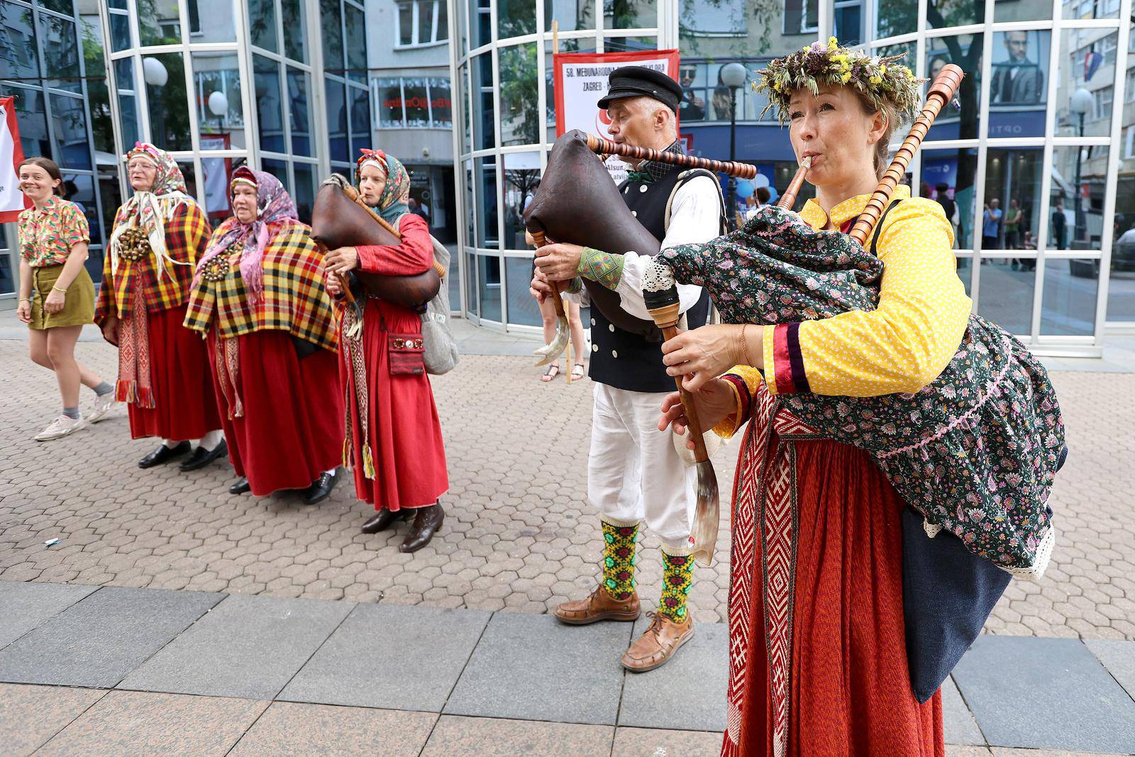 Zagreb: Folklorna šetnica u centru grada