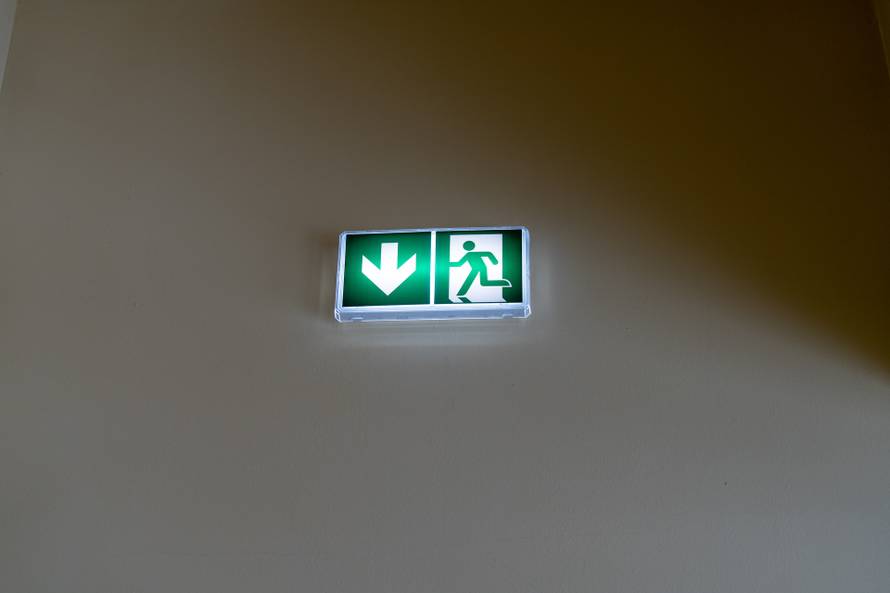 Otočac: Zbog mokrog snijega koji pada dio Like ostao bez struje