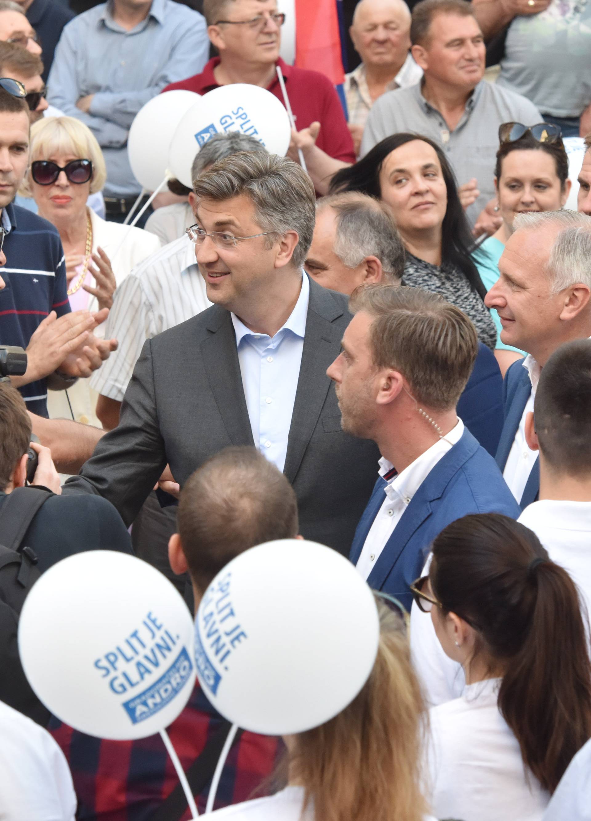 Plenković: Trebalo bi vidjeti na čiji daljinski priča Božo Petrov