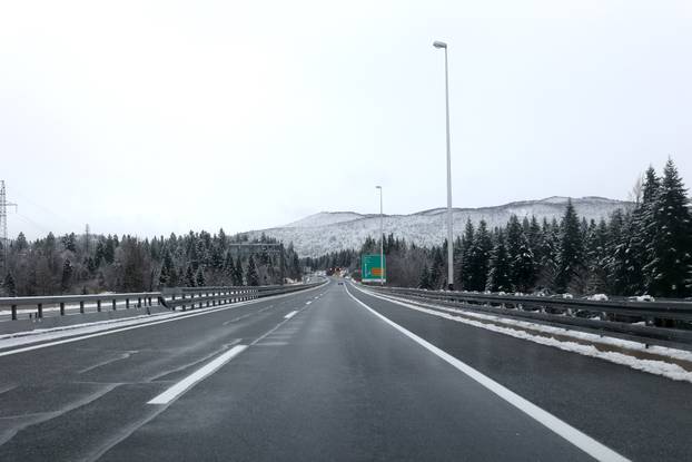 Snijeg je zabijelo Gorski Kotar 