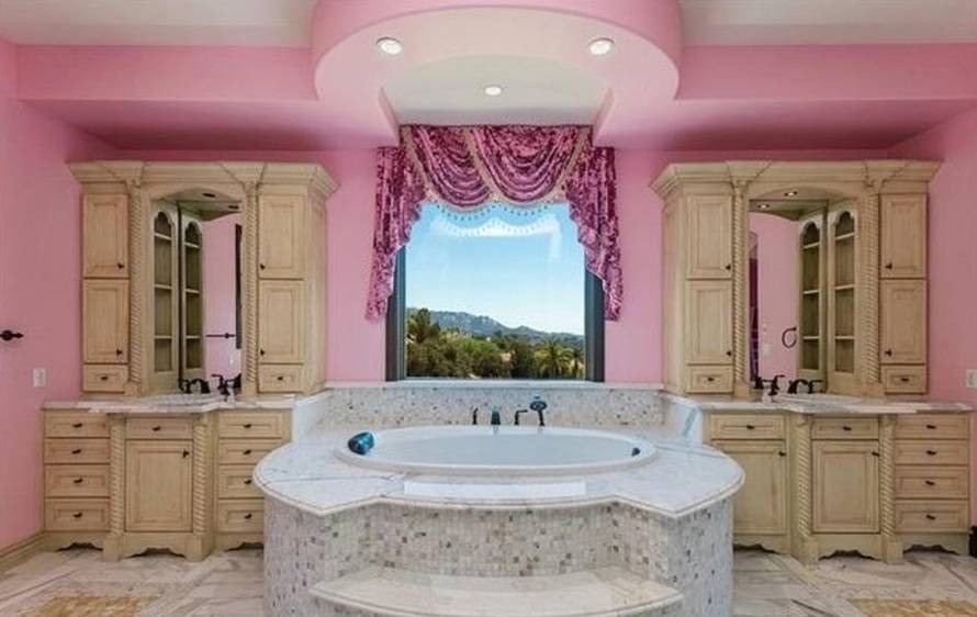 Slavni YouTuber prodao vilu za 21 mil. kuna: Trezor mu je čuvao zaštitar, a svi zidovi su ružičasti